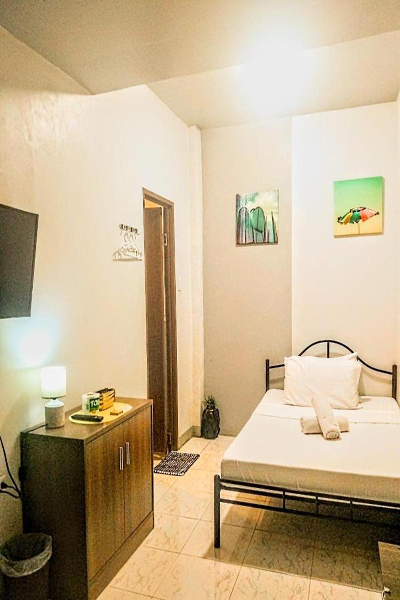Hometel Barrio House Mactan Île de Mactan Extérieur photo
